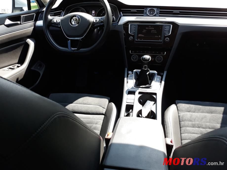 2015' Volkswagen Passat 2,0 Tdi Bmt photo #5