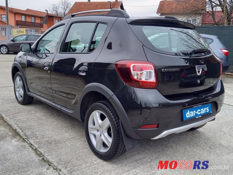 2015' Dacia Sandero photo #4