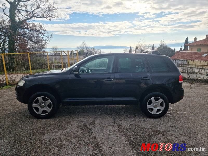 2004' Volkswagen Touareg photo #1