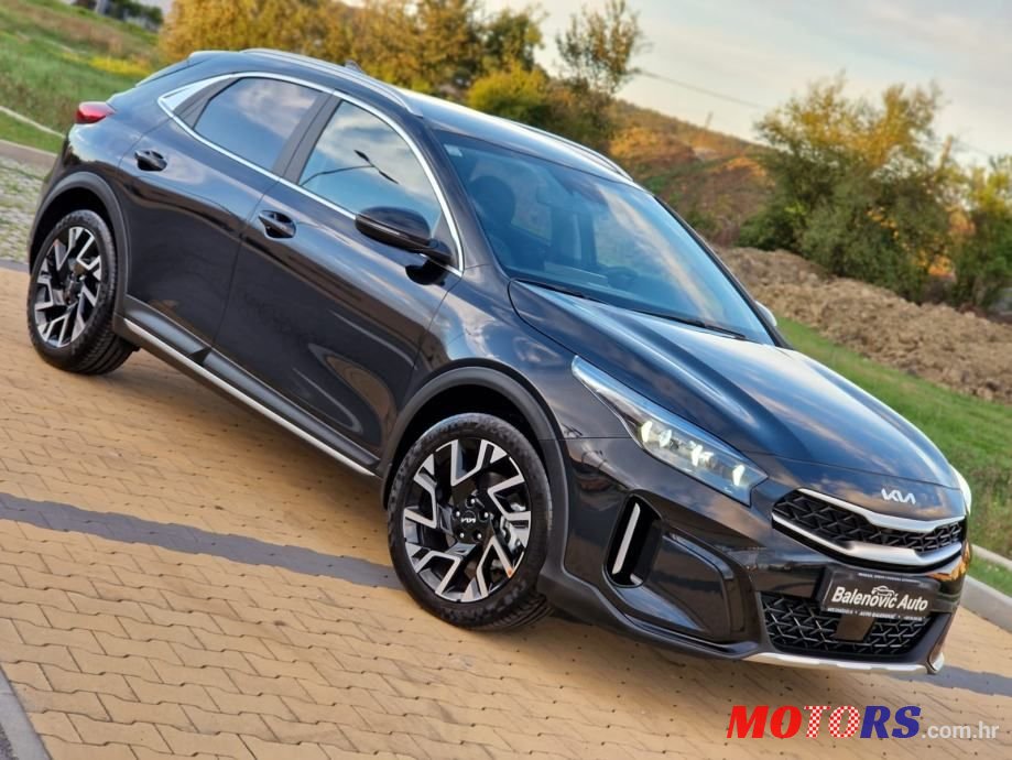 2023' Kia XCeed photo #2