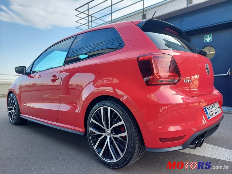 2015' Volkswagen Polo photo #4