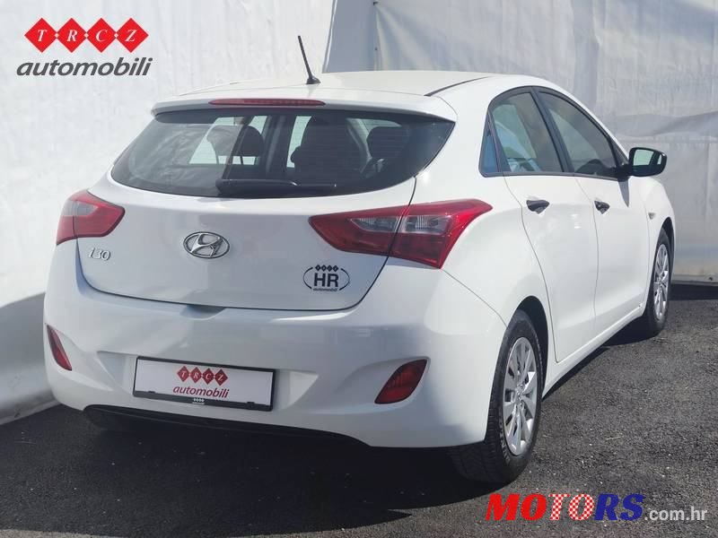 2017' Hyundai i30 photo #2