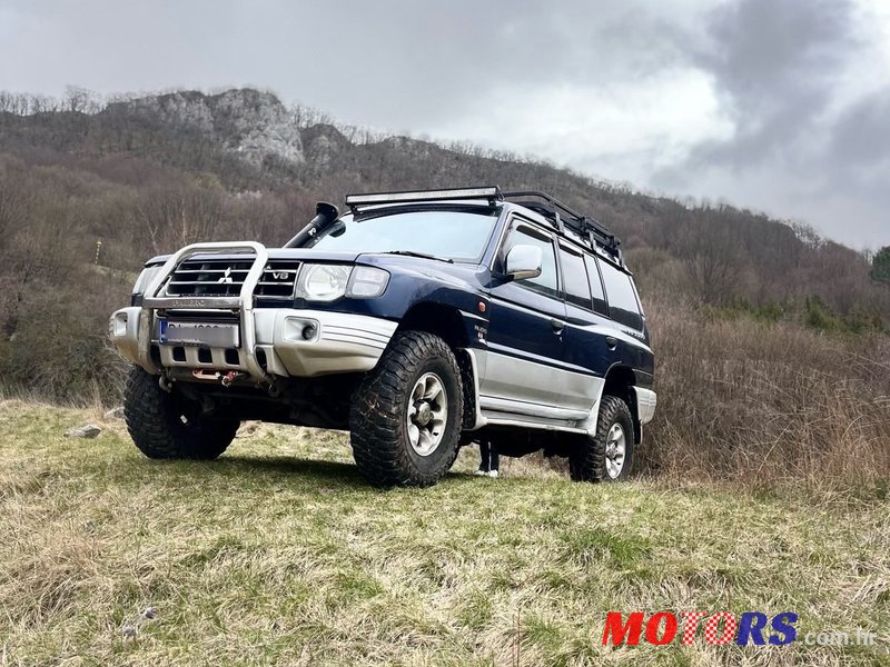 1998' Mitsubishi Pajero 3,5 V6-24V Gls photo #5