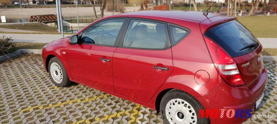 2010' Hyundai I30 1,6 Crdi photo #1