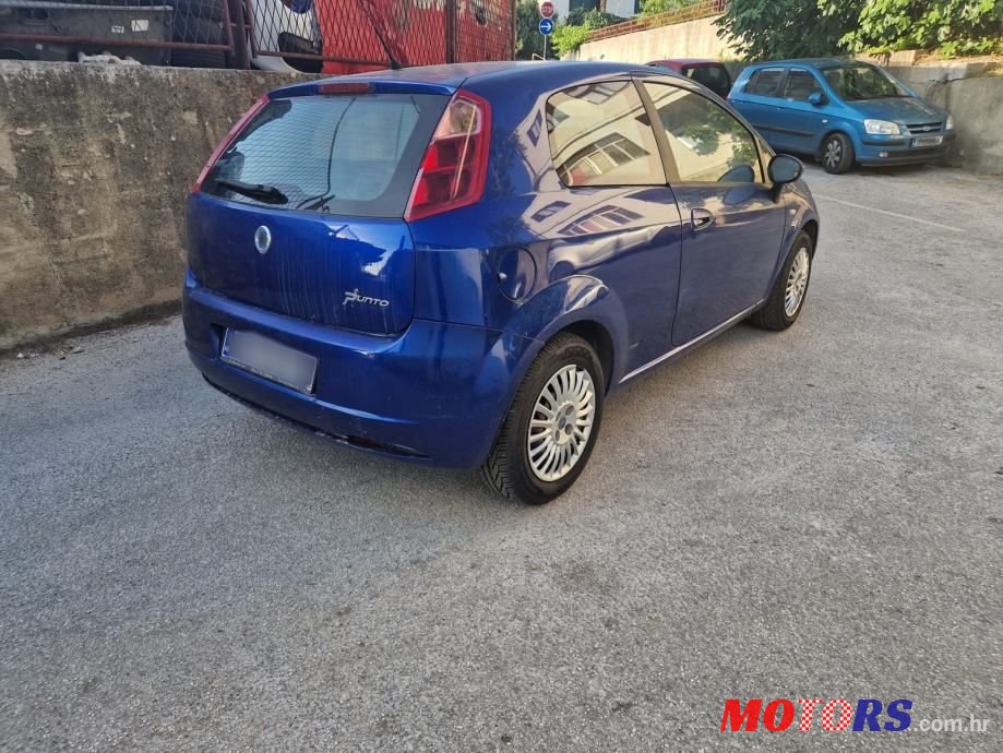 2009' Fiat Grande Punto photo #4