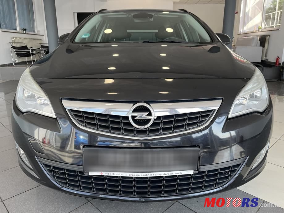 2011' Opel Astra Karavan photo #1