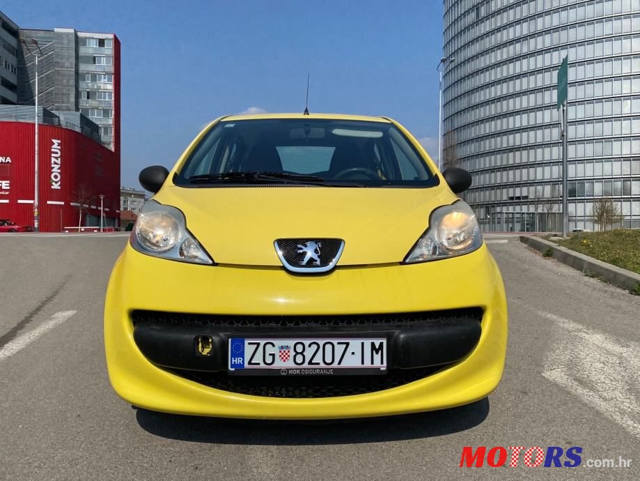 2009' Peugeot 107 1,0 photo #4