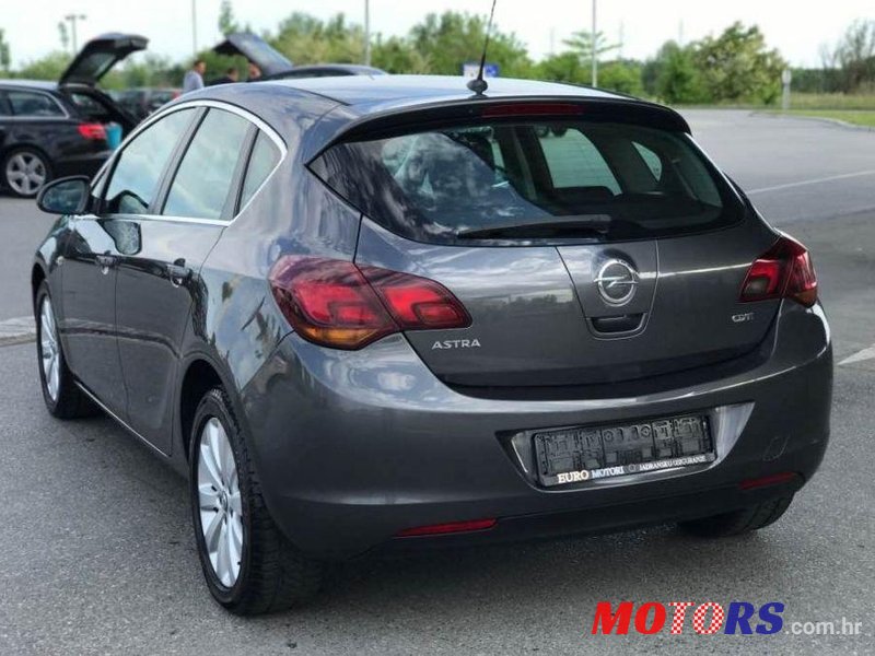 2010' Opel Astra 1,7 Cdti photo #2