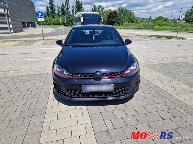 2015' Volkswagen Golf VII 2.0 Gti photo #3