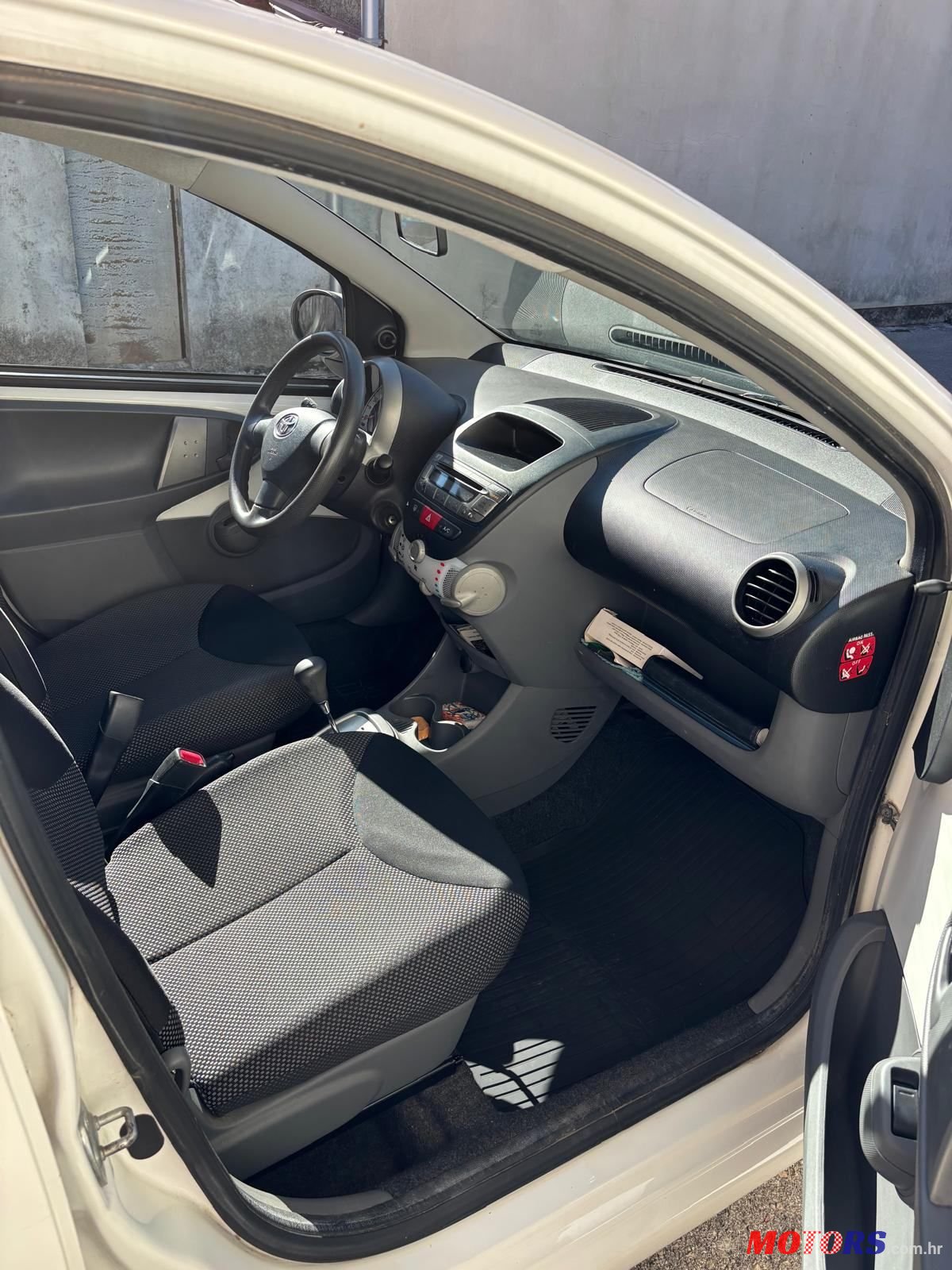 2012' Toyota Aygo 1,0 Vvt-I photo #6