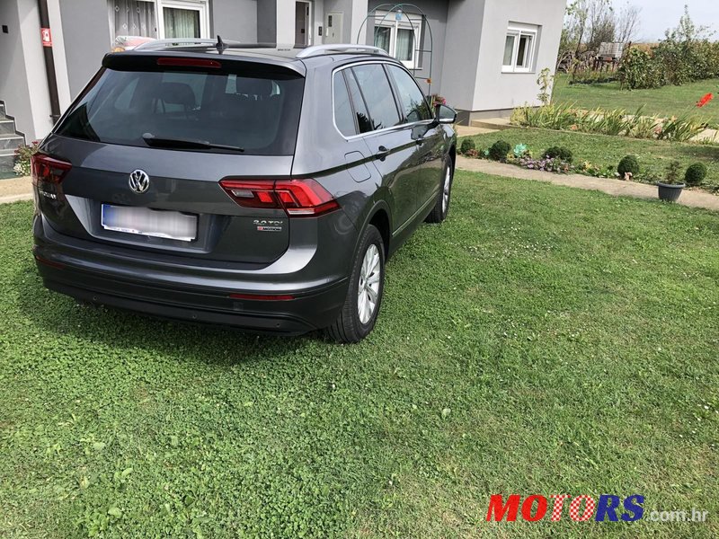 2016' Volkswagen Tiguan photo #4