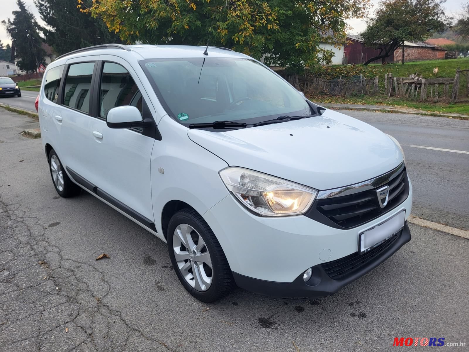 2013' Dacia Lodgy photo #5