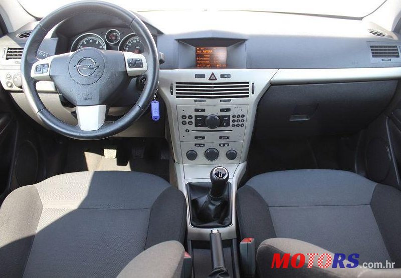 2008' Opel Astra Coupe 1,6 16V photo #2