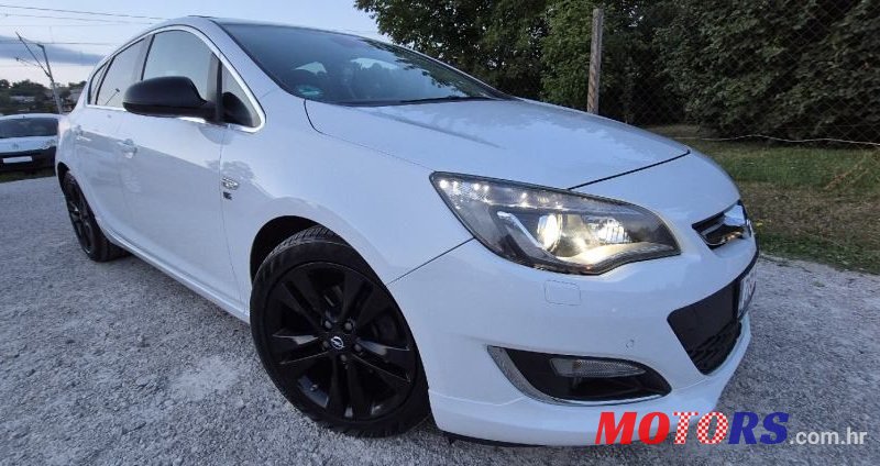 2015' Opel Astra 2.0 photo #2