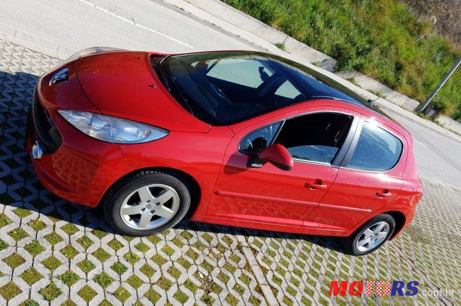 2009' Peugeot 207 1,4 16V Vti photo #1