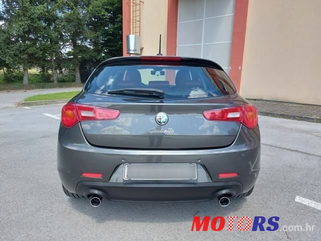 2012' Alfa Romeo Giulietta photo #5