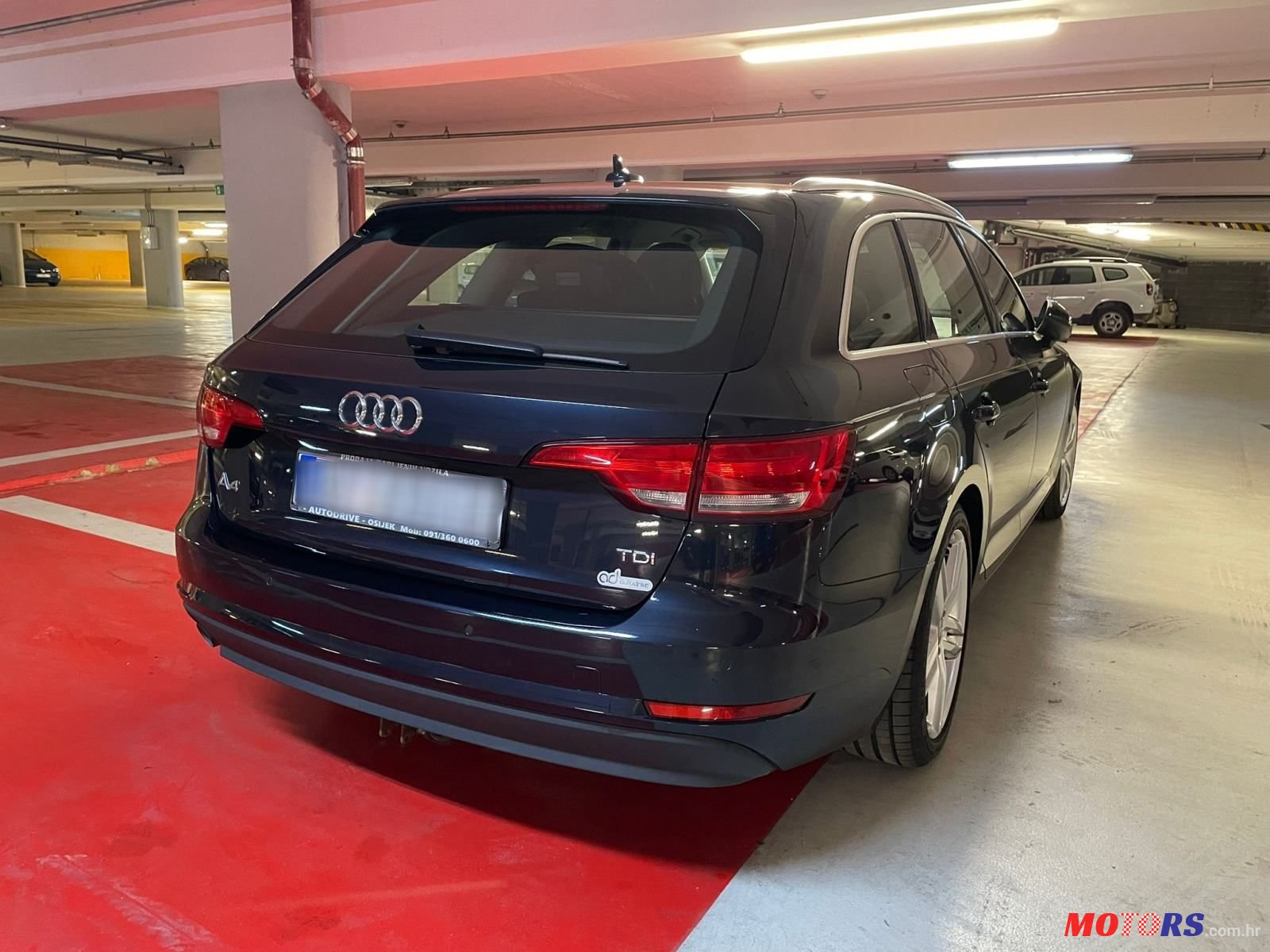 2016' Audi A4 Avant photo #6