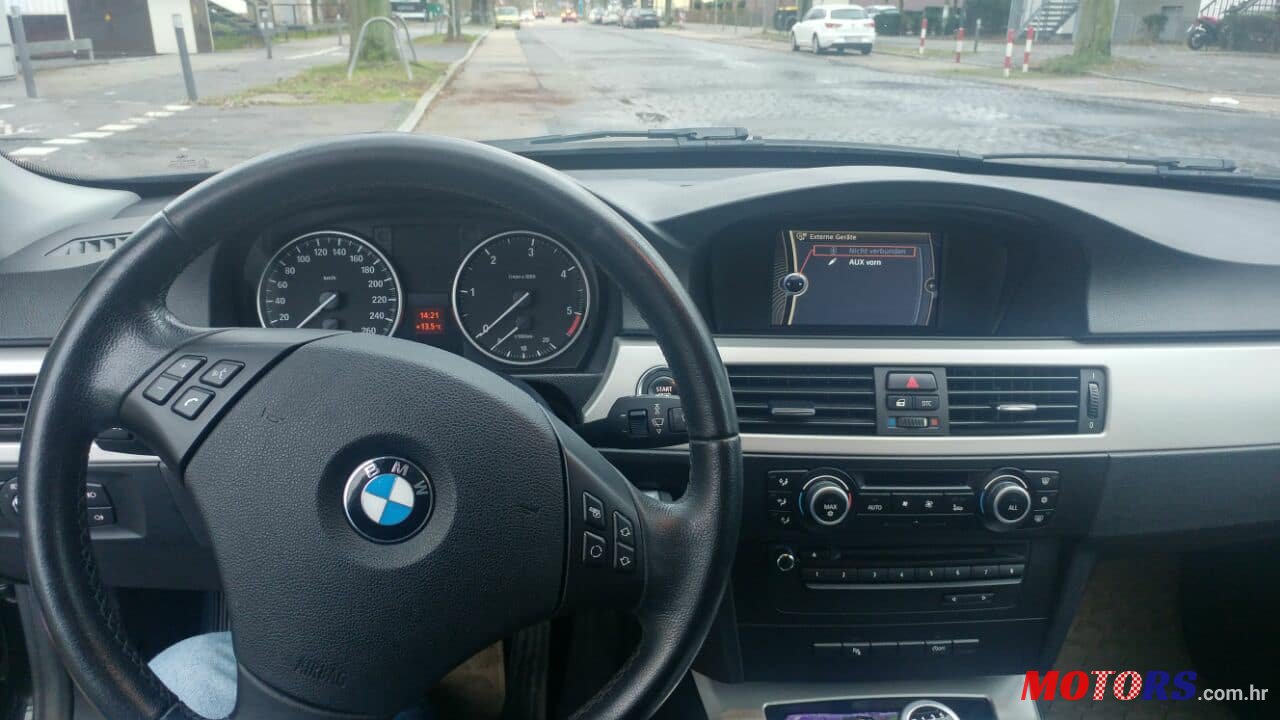 2011' BMW 316 photo #3