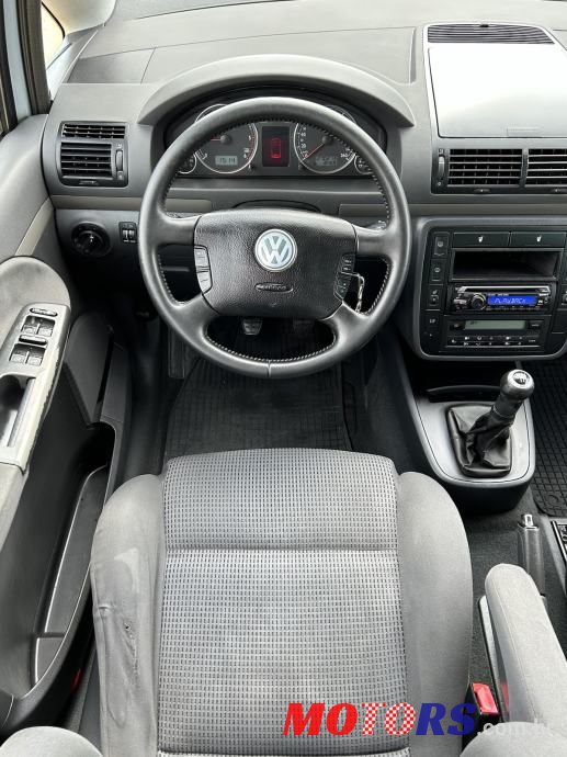 2004' Volkswagen Sharan 2,0 photo #6