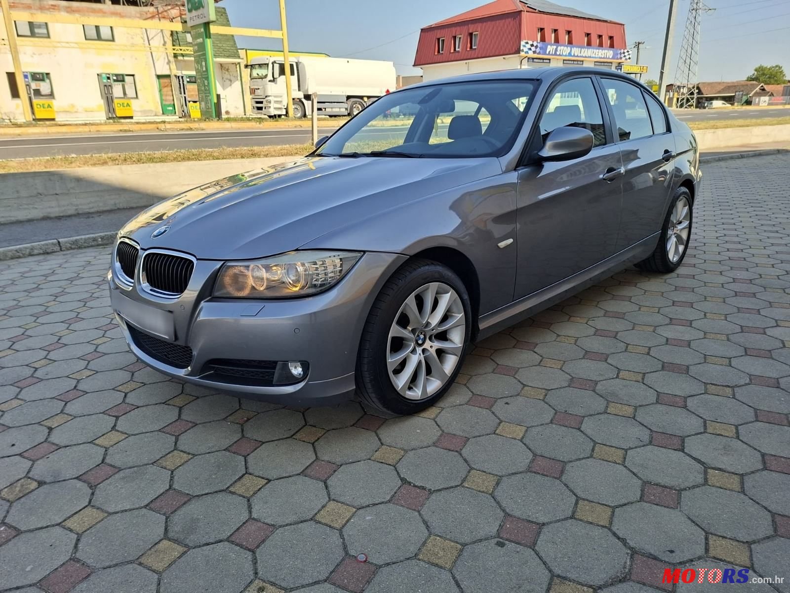 2011' BMW Serija 3 318D photo #2