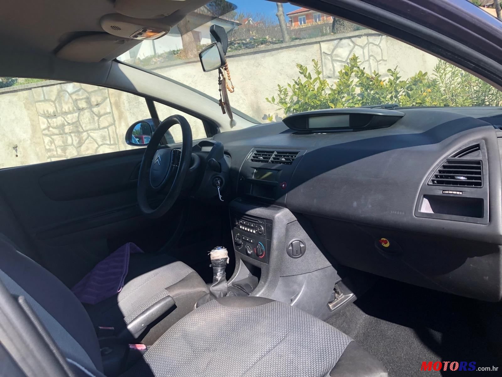 2005' Citroen C4 1,4 I 16V X photo #4