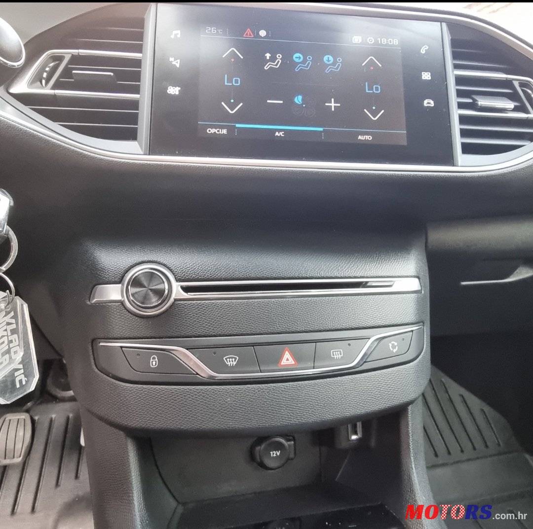 2019' Peugeot 308 photo #6