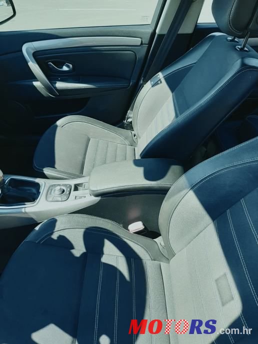 2011' Renault Laguna 1,5 Dci photo #6