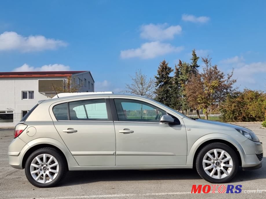 2005' Opel Astra photo #5