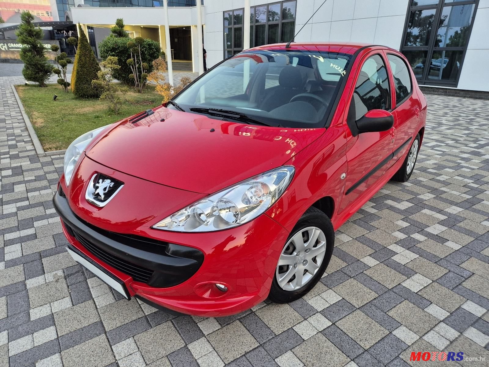 2011' Peugeot 206 1,1 photo #2