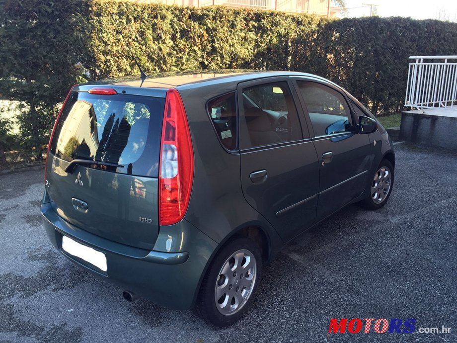 2006' Mitsubishi Colt photo #2