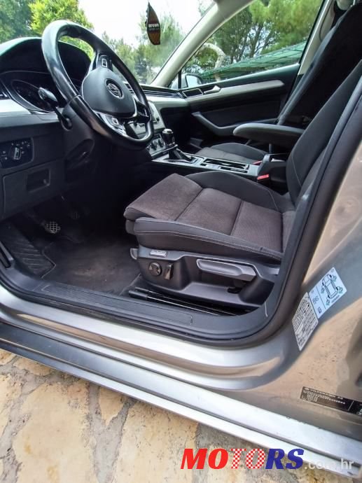 2015' Volkswagen Passat Variant photo #5