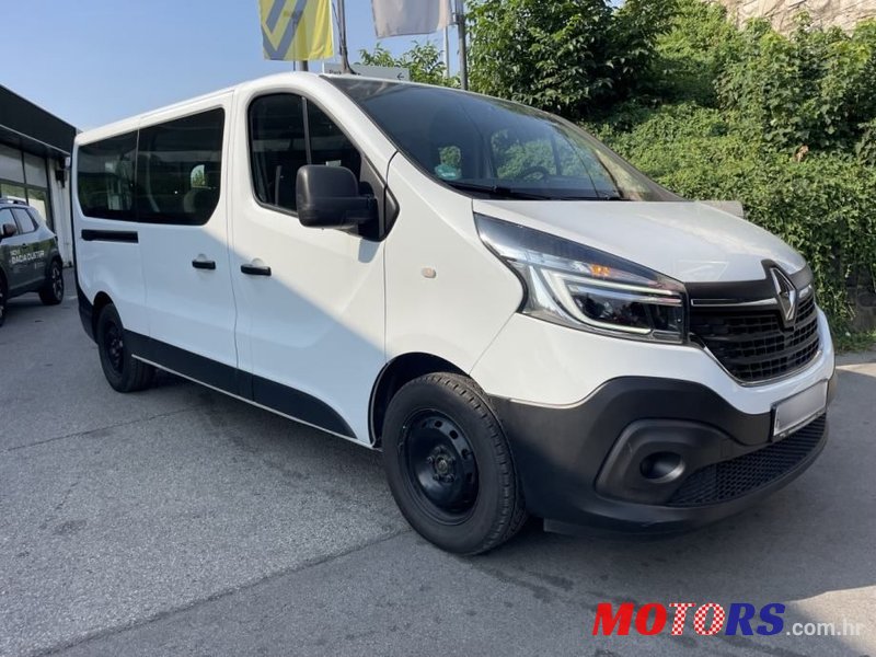 2020' Renault Trafic Grand Passenger photo #3