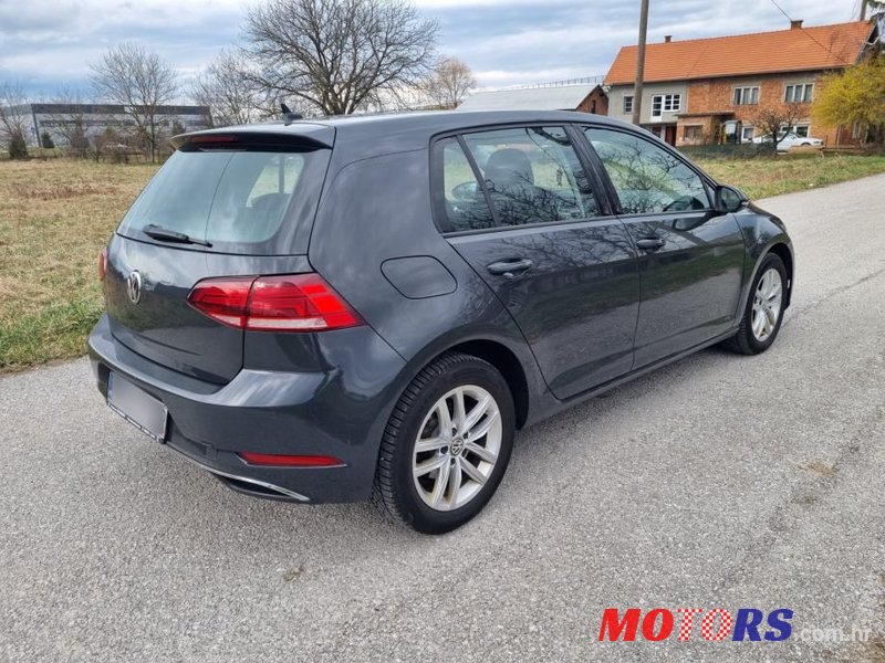 2019' Volkswagen Golf VII 1.6 Tdi photo #3