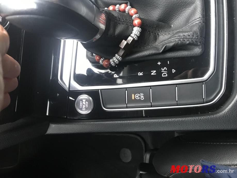 2015' Volkswagen Passat photo #6