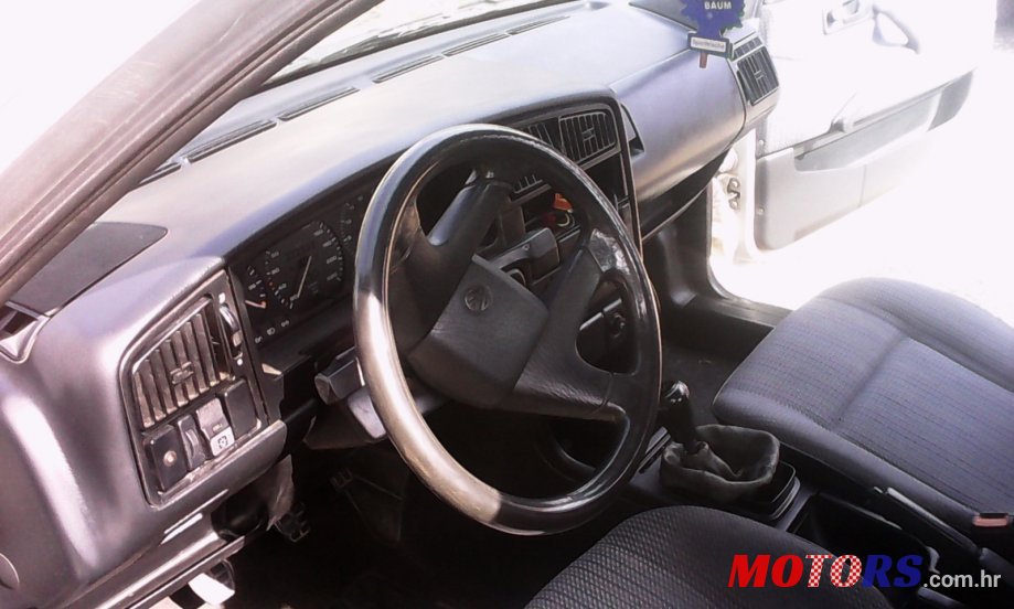 1990' Volkswagen Passat photo #3