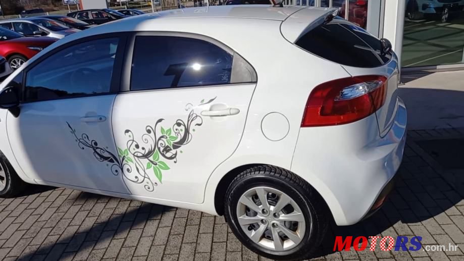 2015' Kia Rio photo #6