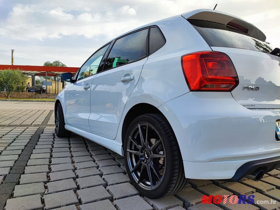 2017' Volkswagen Polo photo #4