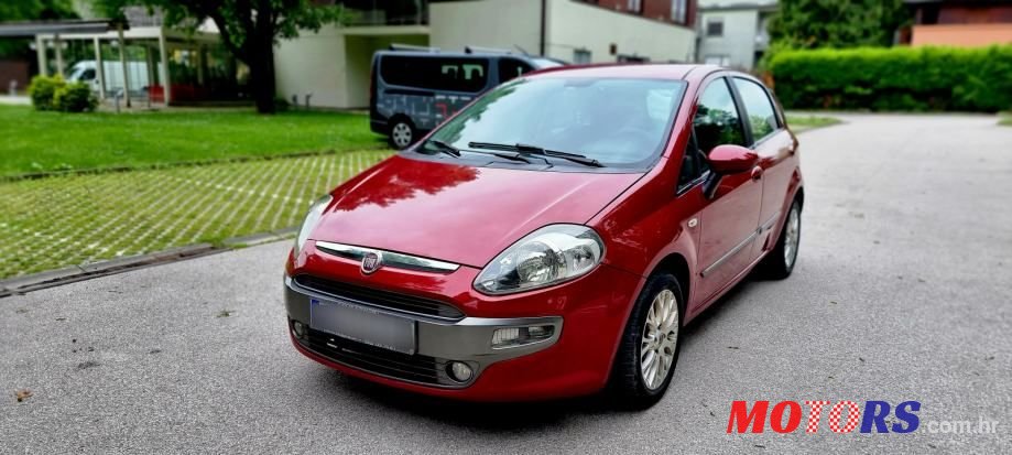 2011' Fiat Punto Evo photo #6