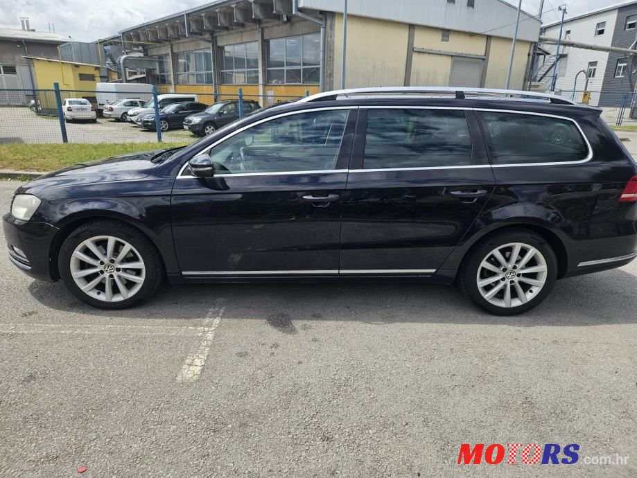 2011' Volkswagen Passat Variant photo #1