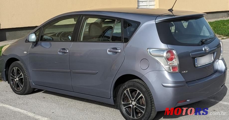 2010' Toyota Verso 1.6 photo #3