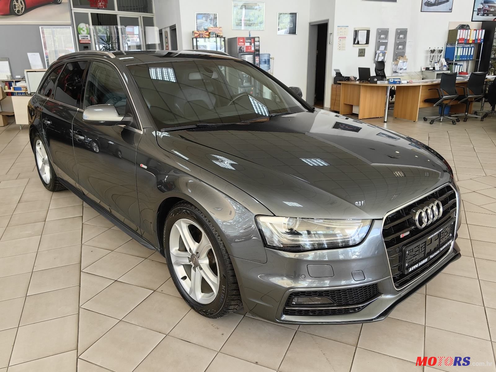 2014' Audi A4 Avant photo #1