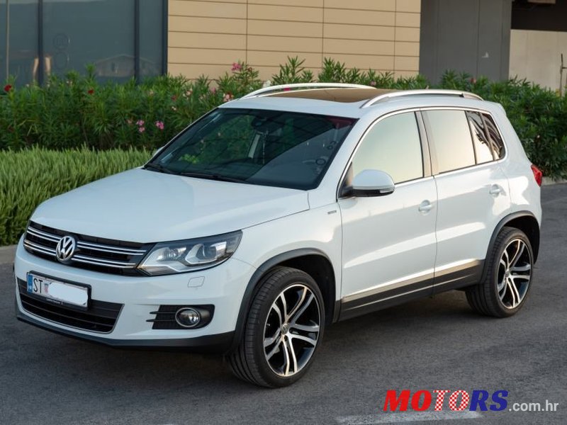 2015' Volkswagen Tiguan photo #4