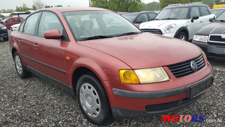 1998' Volkswagen Passat 1,6 photo #1