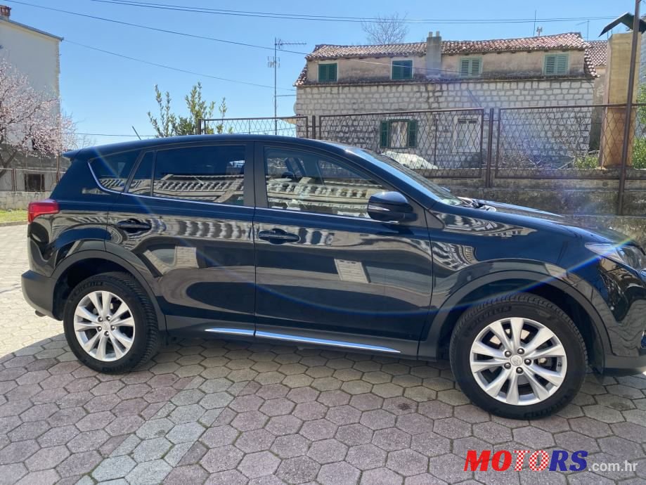 2013' Toyota RAV4 photo #6