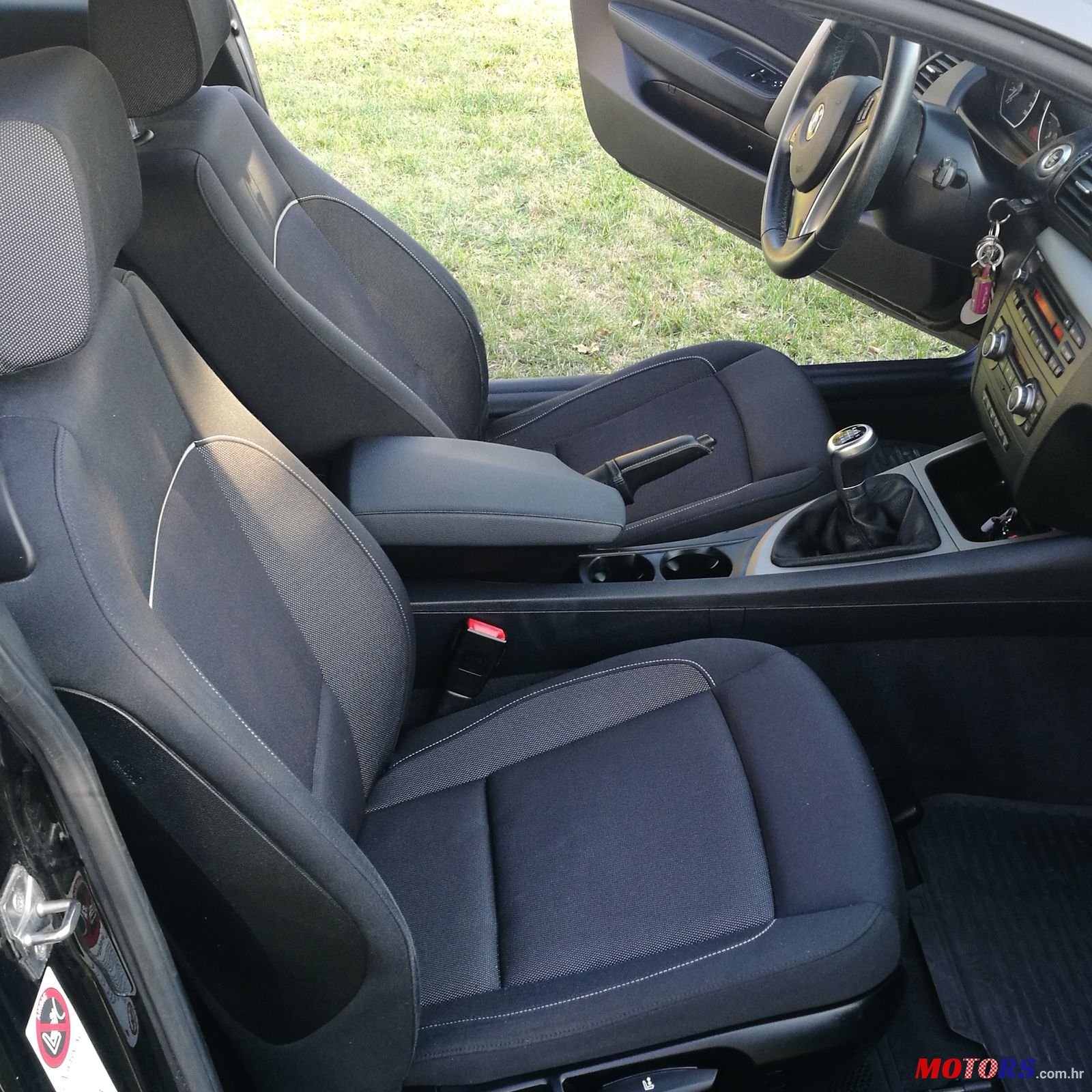 2011' BMW 1 Series 3 Door 116d photo #7