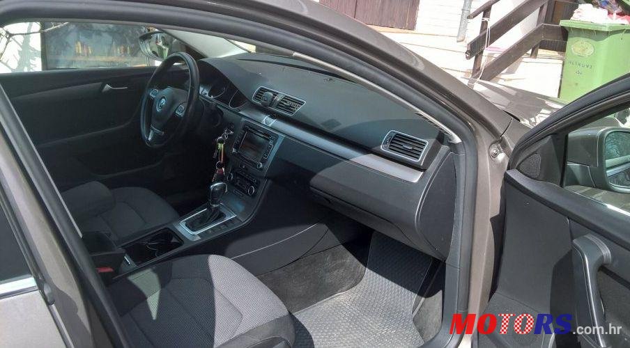 2011' Volkswagen Passat 2,0 Tdi photo #1