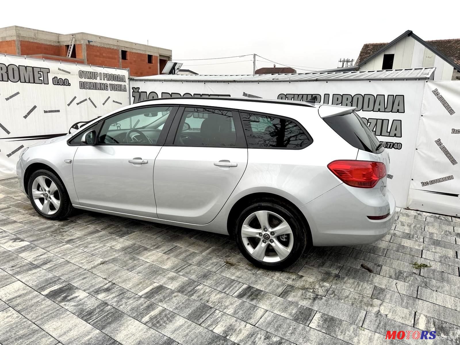 2011' Opel Astra Karavan photo #4