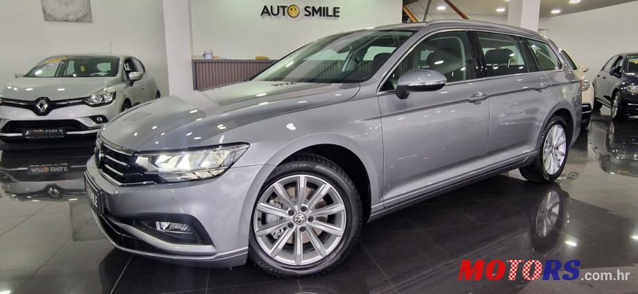 2019' Volkswagen Passat Variant photo #1