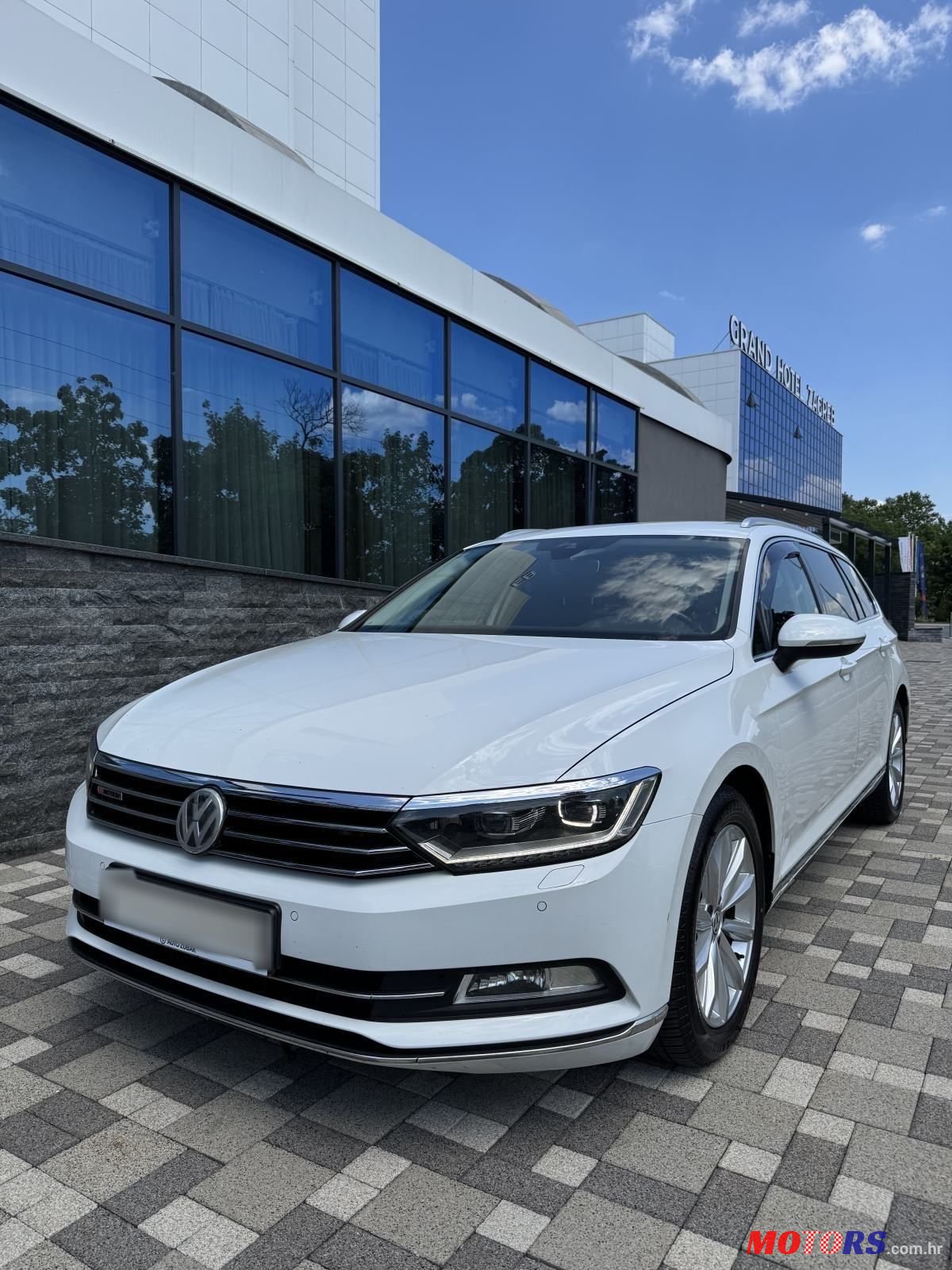 2016' Volkswagen Passat photo #3