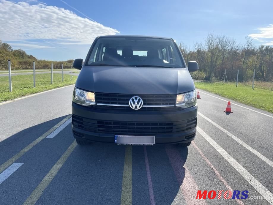 2016' Volkswagen Transporter photo #3